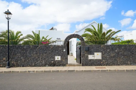 Private villa with pool and whirlpool in a quiet location