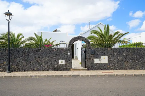 Private villa with pool and whirlpool in a quiet location