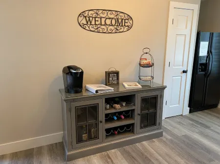 In the Heart of Three Oaks - Steps to Downtown Отели в г. Три Окс