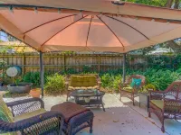 Cozy Mount Dora Cottage /Walk Downtown/ Pet Friendly / Fenced Yard Hotels in Mount Dora