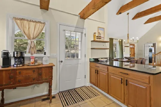 Beech Mountain Vibes: Golf, Ski, Hike, Grill, Deck, and View