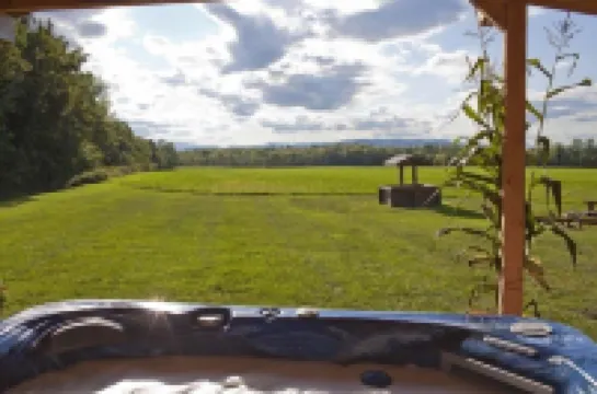 Authentic Log Cabin! - Mountain Views-Campfires FREE wood - Hot Tub - Near Lake