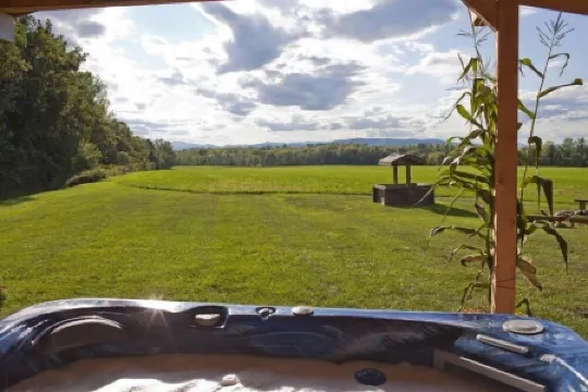 Authentic Log Cabin! - Mountain Views-Campfires FREE wood - Hot Tub - Near Lake