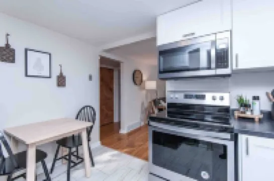 Mayo Discount! 2 main floor bedrooms and bath. Recliner. 6 blocks to Mayo Clinic