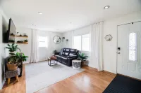 Exclusive Spread | 3 Miles to Downtown | Sleeps 5 Hotels in Midland