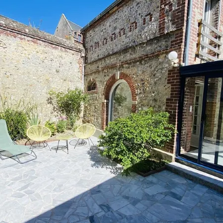 Quiet house with garden and terrace