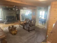 Rustic lower story 2 bedroom/2bath hot tub 3 minutes from town Yosemite Mariposa