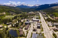 Winter Park Home w/views, heated garage, hot tub!