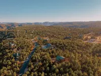 THE ZION CABIN—Log Cabin Just Outside Zion National Park Hotels in Kane County