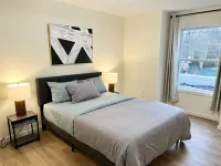 Massive 5 Bedrooms: 3King 2Queen, 10 mins to Downtown Hartford Hotels in Bloomfield