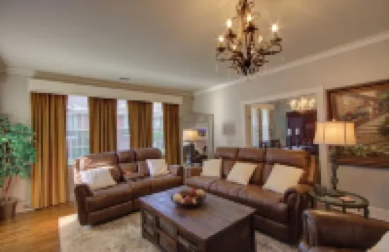 Walnut Manor - Business Casual - Families Welcome