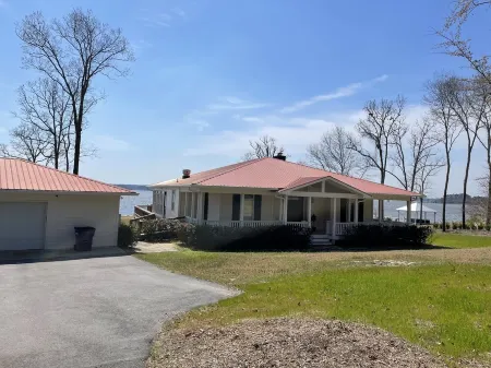 Paradise on Lake Murray, SC with deck, dock, great views, fishing, fire pit.