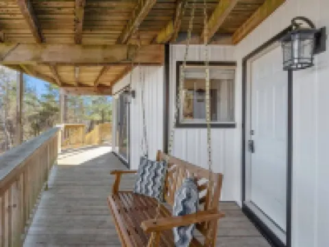 Lake Winni and Gunstock Ski Views Hotels in Gilford