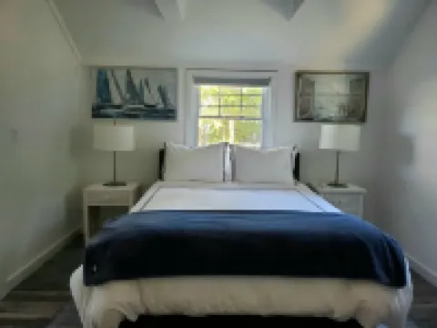 One Bedroom Hamptons Waterfront Cottage