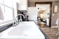 Camryn's Cottage Hotels in Balfour