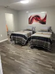 Contemporary 1400 sq ft Space in Lower Level Open Concept Gas Burning Fireplace -  Apartamentos vacacionales