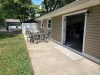 Sunny home across from Lake Barkley, fenced yard patio w/grill convenient to LBL Hotels in Trigg County