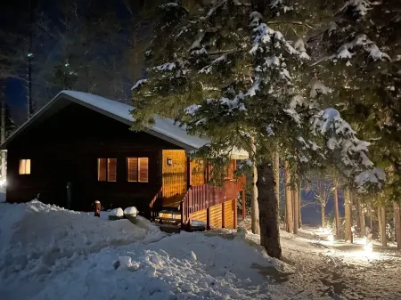 Spacious lakeside cabin in the heart of the Northwoods