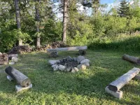 Spacious 3 bedroom 2 bath lodging near trails, with lots of off-street parking!