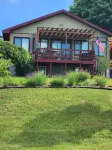 Relaxing Crystal Lake Cottage Retreat - Minutes to the Beach, & Downtown Beulah - 4-Star