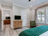 Spacious Mountain Retreat! Hot Tub, Game Room, Near Asheville Hotels in Fairview