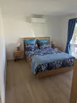 Mornington 2 Bedroom Getaway- short stroll to beach, cafes and shops.