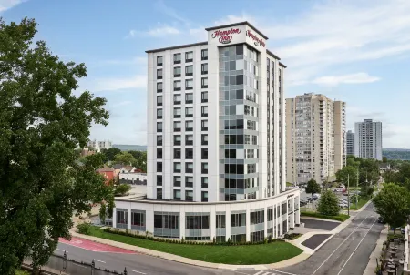 Hampton Inn by Hilton Hamilton Отели рядом с достопримечательностью «Колледж Мохок»