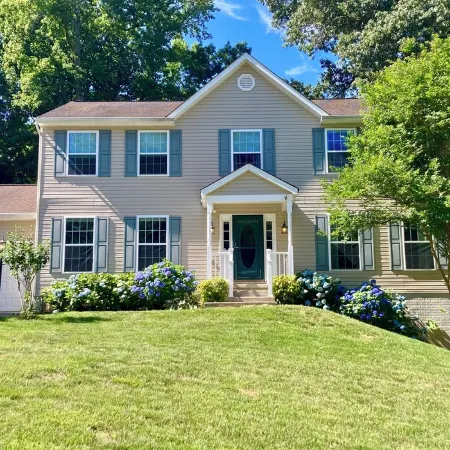 Wooded Hillside Retreat in Waldorf, MD - Top 10% and Guest favorite elsewhere