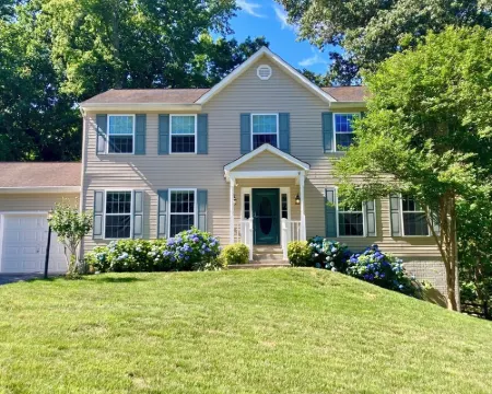 Wooded Hillside Retreat in Waldorf, MD - Top 10% and Guest favorite elsewhere Hotels in Charles County