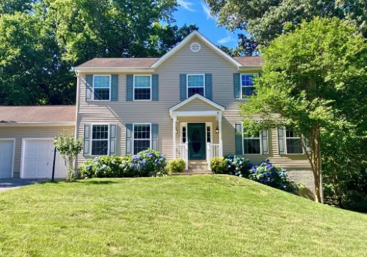 Wooded Hillside Retreat in Waldorf, MD - Top 10% and Guest favorite elsewhere