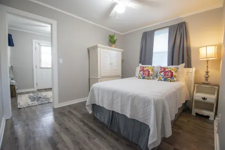 Cozy apartment in the midst of historic downtown St Marys