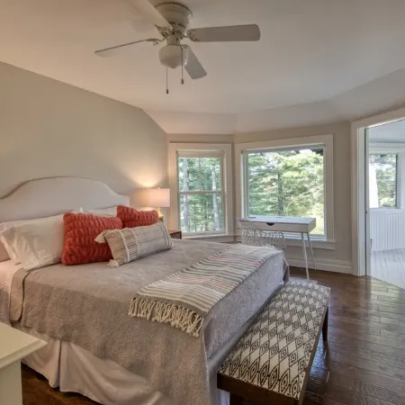 Luxury Lodge - Walk to Mirror Lake & Village - Mountain Views - Dog Friendly