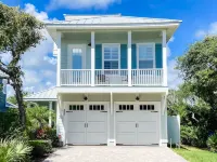 Coastal Beach Home; Steps to Beach Walk/New 10 Person Spa & Tiki Bar