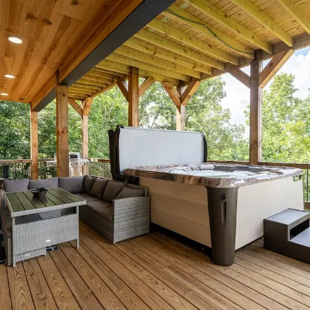 7p salt water Hot Tub/New construction/Amazing view