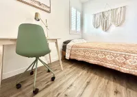 Cute 2-BR house with stunning golf course views from the backyard!