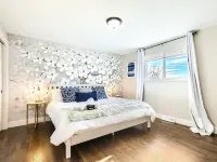 Allow Pets, View of Downtown, 5mins to Waterworld, Game Room, Firepit, Hot Tub Hotels in Sherrelwood