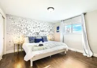 Allow Pets, View of Downtown, 5mins to Waterworld, Game Room, Firepit, Hot Tub