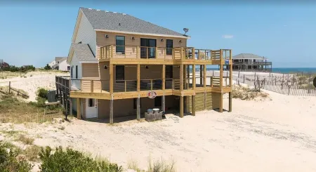 Salty Anchor oceanfront sunrise Carova4WD only!  Pets not allowed!