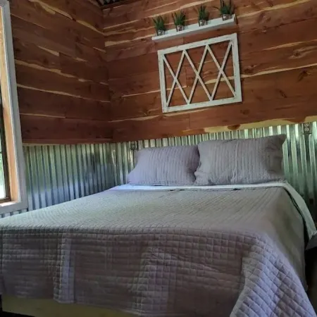 Serenity Springs On The Suwannee Cabin #1 Отели в г. Дикси