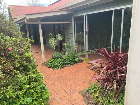Cherry Haven farmhouse overlooking Yarra Valley