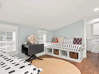 Cozy Lake House on Lake Marion with beautiful views of sunsets on the lake!