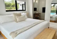 POOL- Sleeps 8- Mins to Calle 8 - SoBe - Brickell - مسبح خاص