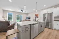 Home away from Home, upscale townhome Hotels in Plover