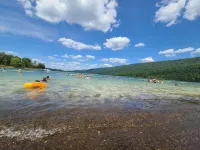 The Fox Den: Raystown Vacations ~ Linens Incl ~ EZ Boat Parking~ Dogs Welcome!