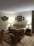 Cozy Toots’s Country Home 3 bedroom 2 bath home centrally located!<br>