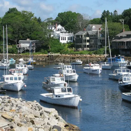 Classic Maine Beach Cottage - In the Heart of Ogt. Village , Walk to everything