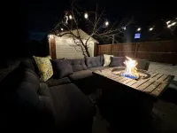 Stylish Mtn. Haus HQ: Hot Tub+Air Hockey & Near Light Rail 아바다 호텔