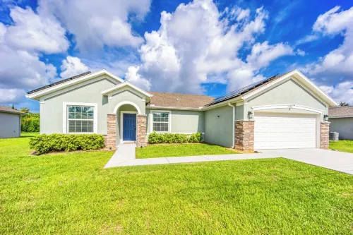 Peaceful 3BD & 2BA with Salt Water Heated Pool, 35 mins from Jensen Beach!