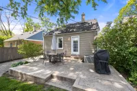 luxury bungalow-walk to Beaumont hospital