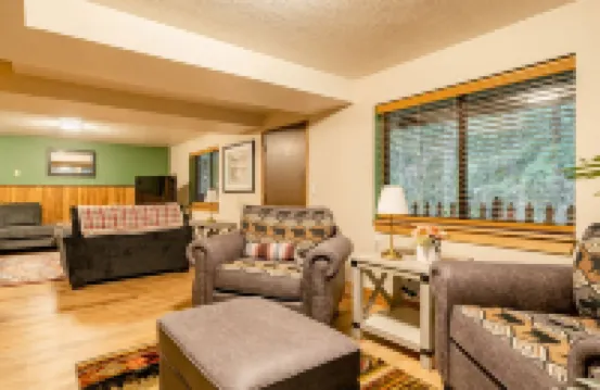 MT HOOD CABIN! Remodeled, 2500 sq ft, Sleeps 12!